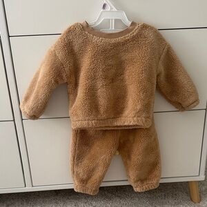 GAP Tan Fleece Baby Set
